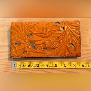 ✨ Patricia Nash Evelyn Cutout Tooled Leather Wallet – Sun Yellow – NEW ✨